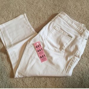 Eddie Bauer White Curvy Crop BWT | Size 12